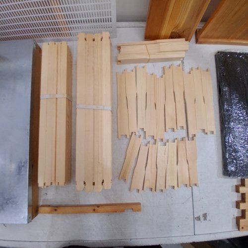 HONEY LAKE 8-FRAME BEEHIVE KIT WITH BROOD BEEHIVE BOX AND MEDIUM BEEHIVE SUPER BOX - 22" X 20 - WOOD image 4