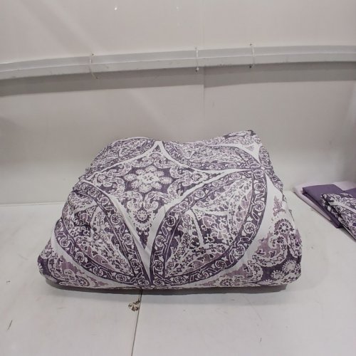 7PC REGENCY HEIGHTS PATTERNED BEDDING SET WITH COMFORTER, FLAT SHEET, FITTED SHEET WITH SIDE POCKETS, 2 SHAMS AND 2 PILLOWCASES - KING SIZE - PURPLE AND WHITE image 4