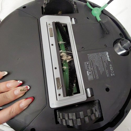 IROBOT ROOMBA 105 VAC ROBOT VACUUM WITH INTENSE POWER-LIFTING SUCTION - BLACK (MODEL: RCC-Y2) image 4
