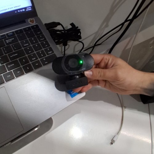 ONN 1440P SWIVEL HEAD WEBCAM - 6FT - BLACK (MODEL: 100123820) image 4