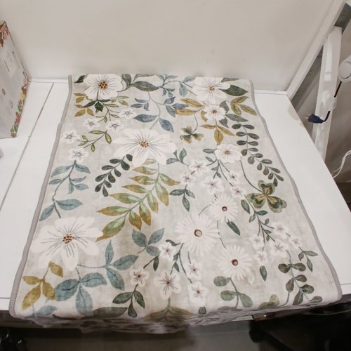 WASH LUXE MACHINE WASHABLE RUNNER RUG WITH FLORAL PATTERN - 27" X 60" - BEIGE/BLUE (MODEL: TNC-33236) image 2