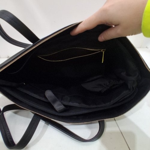 WOMEN'S BUFFALO DAVID BITTON GENUINE LEATHER TOTE SHOULDER BAG WITH ZIPPERED POCKET AND GOLD-TONE HARDWARE - BLACK image 3