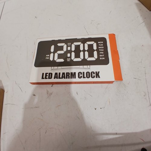LED MIRROR ALARM CLOCK, BATTERY OR USB POWERED - BLACK image 4
