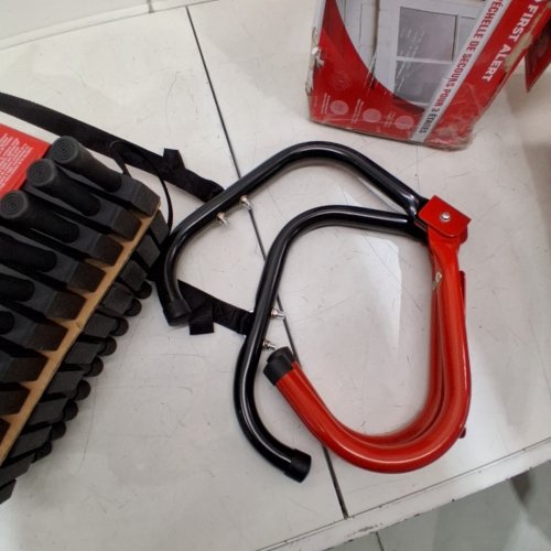 FIRST ALERT 3-STORY FIRE ESCAPE ANTI-SLIP LADDER - 24FT - BLACK (MODEL: 1047154) image 3