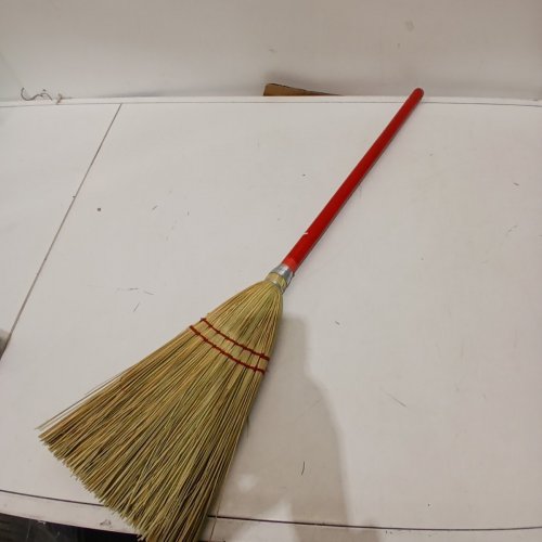 CARLISLE FOODSERVICE PRODUCTS BLENDED CORN BROOM WITH WOOD HANDLE – 3681 NATURAL FIBERS - 34" - RED image 3