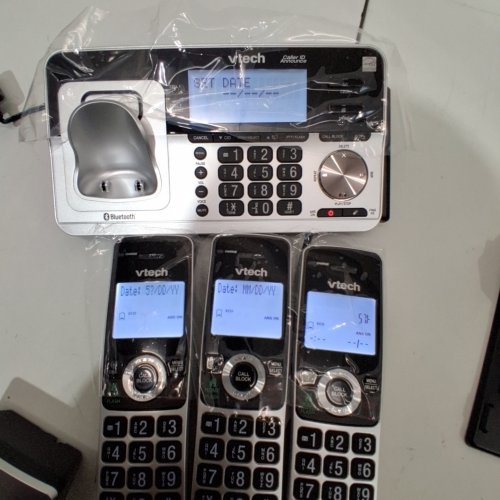 V-TECH 3-HANDSET PHONE SYSTEM WITH CONNECT TO CELL - BLACK & SILVER (MODEL: 1746198) image 2