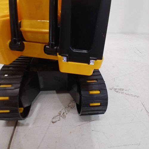 CAT MASSIVE MOVER REMOTE CONTROL RC STEEL EXCAVATOR - BLACK/YELLOW (MODEL: 1851476) image 2