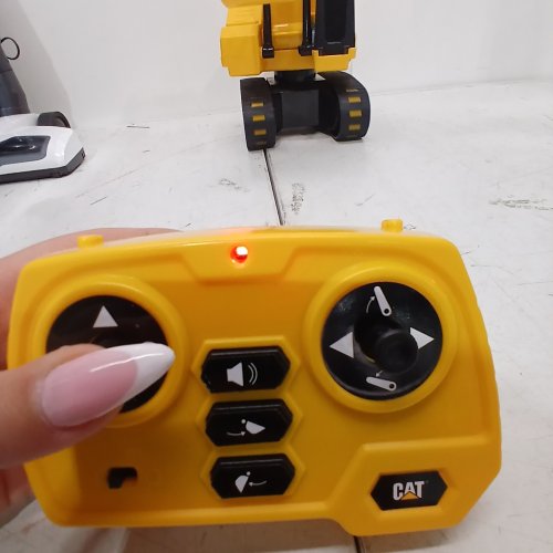 CAT MASSIVE MOVER REMOTE CONTROL RC STEEL EXCAVATOR - BLACK/YELLOW (MODEL: 1851476) image 3