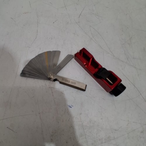 UNIVERSAL SPARK PLUG GAP TOOL WITH 32 BLADE STEEL FEELER GAUGE - RED/SILVER image 3