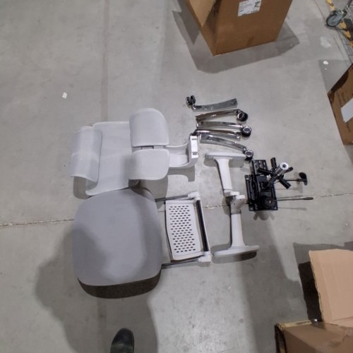 ERGONOMIC OFFICE CHAIR WITH A BUILT-IN FOOTREST - 42" - GREY image 2
