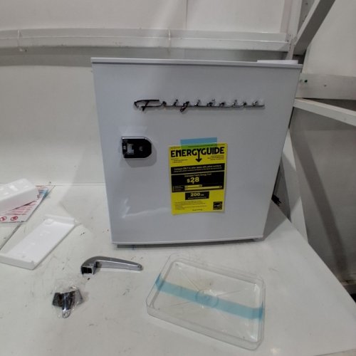 FRIGIDAIRE COMPACT REFRIGERATOR - 1.6 CU. FT; 115 V; 19.0" X 18.7" X 19.8" - WHITE (MODEL: EFR176-WHITE-6COM) image 3
