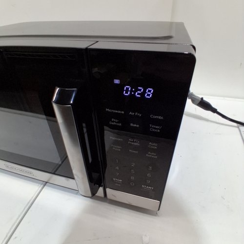 BLACK+DECKER 5-IN-1 MICROWAVE OVEN WITH AIR FRY- BLACK (MODEL: ES9P032NA-CA) image 2