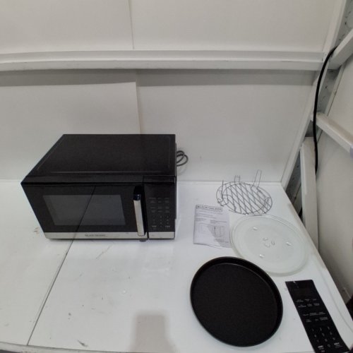 BLACK+DECKER 5-IN-1 MICROWAVE OVEN WITH AIR FRY- BLACK (MODEL: ES9P032NA-CA) image 4