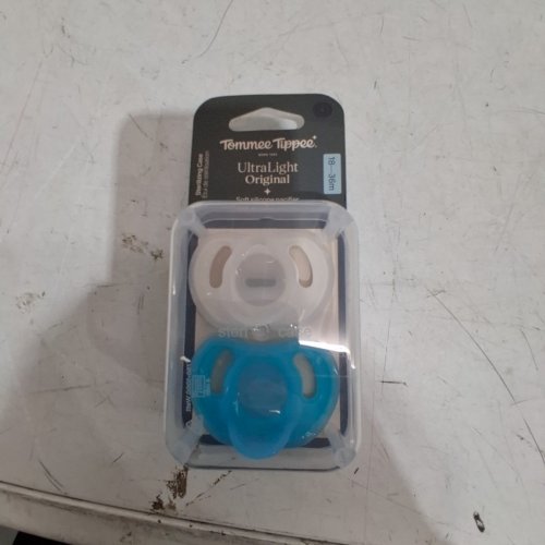 2PK TOMMEE TIPPEE ULTRA-LIGHT SOFT SILICONE PACIFIERS - 18-36M - WHITE/GREEN image 2