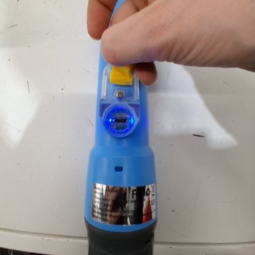RECHARGEABLE POOL VACUUM - REACHES UP TO 7.5FT - BLUE/SILVER (MODEL: EDHV05) image 2