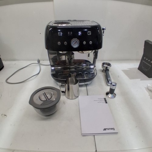 SMEG 50'S RETRO STYLE SEMI-AUTOMATIC ESPRESSO COFFEE MACHINE WITH BUILT-IN GRINDER - COFFEE & LATTE DRINKS, DOUBLE-THERMOBLOCK HEATING SYSTEM - BLACK (MODEL: EGF03BLUS) image 9