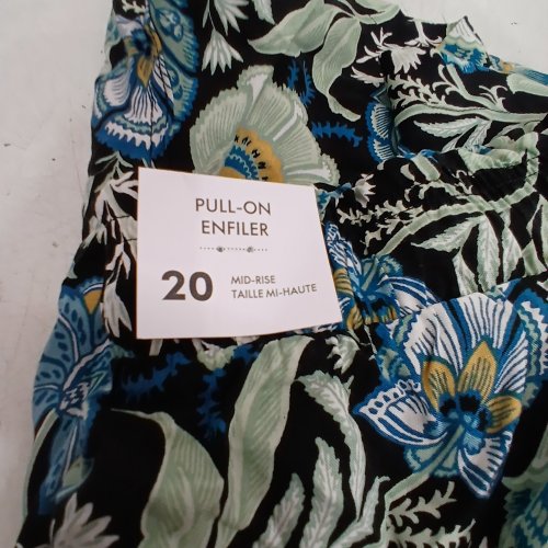 WOMENS LANE BRYANT FLORAL PRINT SHORTS - SIZE 20 -BLACK/FLORAL image 3
