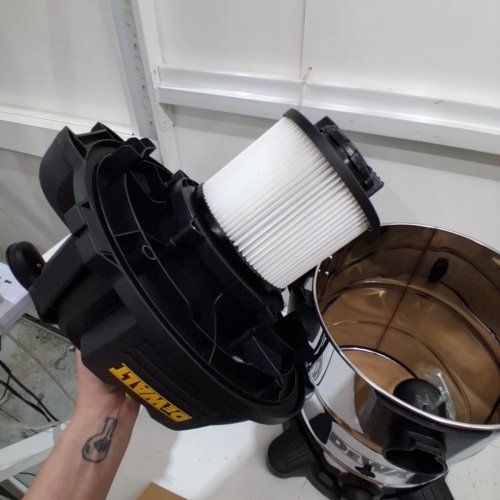 DEWALT PRO STAINLESS STEEL WET/DRY VACUUM - 8GAL/30L - 5HP - SILVER/BLACK (MODEL: DXV08S / 1671616A) image 5