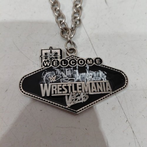 WWE PENDANT COLLECTIBLE WRESTLEMANIA LAS VEGAS 42 NECKLACE - SILVER/BLACK image 3