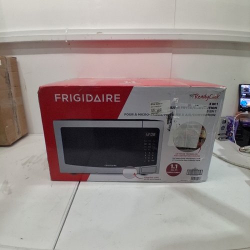 FRIGIDAIRE 3-IN-1 STAINLESS STEEL MICROWAVE/AIR FRYER/CONVECTION - 1.1CU.FT - 1000W - 23.3" X 19.1" X 12.4" - STAINLESS STEEL/BLACK (MODEL: EMW1220-B) image 10