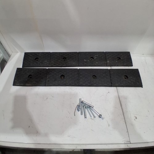 2PK VEVOR RUBBER CURB RAMP - 43" X 33" - 2" RISE - BLACK (MODEL: 38659LG3) image 2