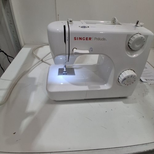 SINGER PRELUDE 8280 SEWING MACHINE image 2
