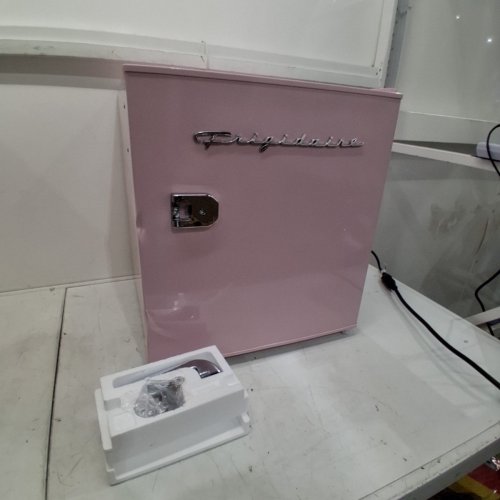 FRIGIDAIRE 1.6 CU.FT RETRO COMPACT REFRIGERATOR WITH BUILT IN BOTTLE OPENER - PINK (MODEL: EFR179-PINK) image 3