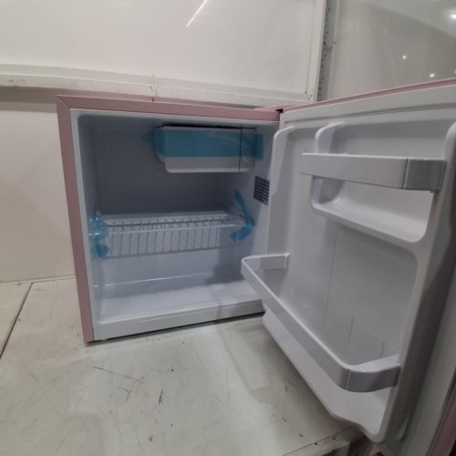 FRIGIDAIRE 1.6 CU.FT RETRO COMPACT REFRIGERATOR WITH BUILT IN BOTTLE OPENER - PINK (MODEL: EFR179-PINK) image 5