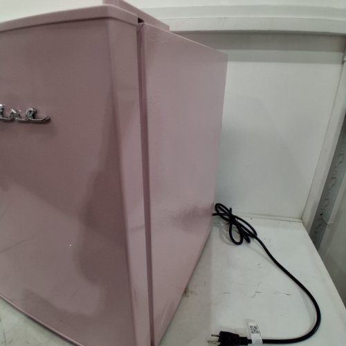 FRIGIDAIRE 1.6 CU.FT RETRO COMPACT REFRIGERATOR WITH BUILT IN BOTTLE OPENER - PINK (MODEL: EFR179-PINK) image 7
