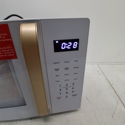 FRIGIDAIRE COUNTERTOP MICROWAVE OVEN - 1.1 CU. FT 900W- WHITE - (MODEL: EMW1154) image 2