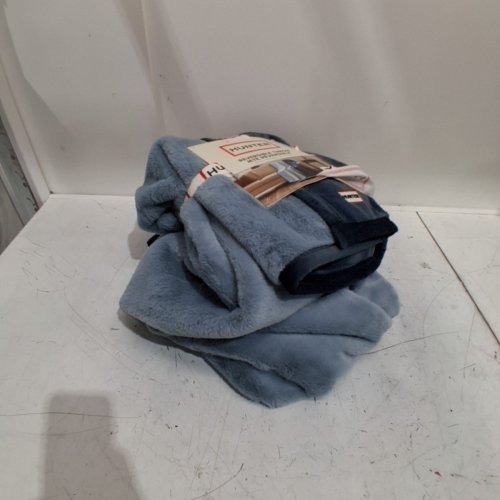 HUNTER REVERSIBLE THROW BLANKET - 60" X 70" - BLUE/DARK BLUE (STYLE : 1241344) image 3