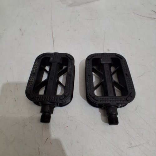 SCHWINN UNIVERSAL BIKE PEDALS-FITS ALL BIKES-1/2X9 1/16"(MODEL:SW76173-4) image 2