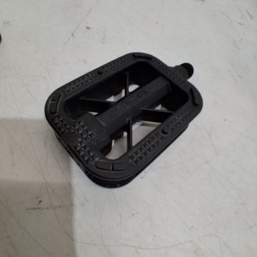 SCHWINN UNIVERSAL BIKE PEDALS-FITS ALL BIKES-1/2X9 1/16"(MODEL:SW76173-4) image 4