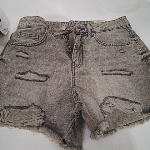 WOMEN'S NO BOUNDARIES DISTRESSED DENIM SHORT - SIZE 9 - GRAY image 2
