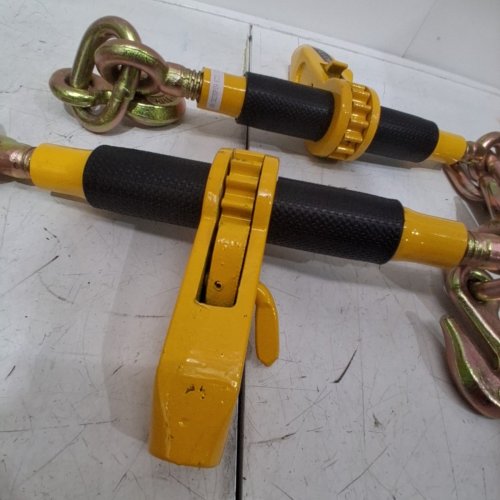 HEAVY DUTY RATCHET CHAIN BINDER WITH 3/8 IN - 1/2 IN CHAINS- YELLOW/BLACK image 3