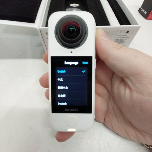 INSTA360 X4 AIR STARTER BUNDLE - LIGHTWEIGHT 8 K 360 CAMERA - WHITE image 2