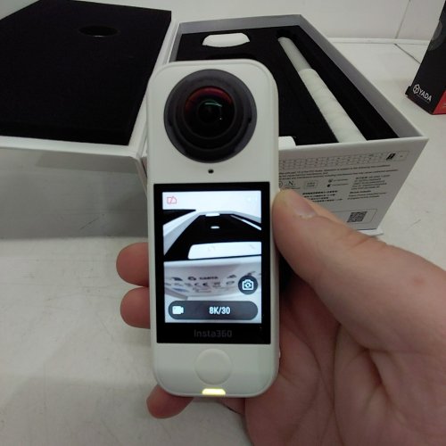 INSTA360 X4 AIR STARTER BUNDLE - LIGHTWEIGHT 8 K 360 CAMERA - WHITE image 3