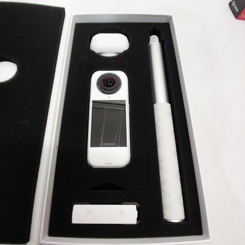 INSTA360 X4 AIR STARTER BUNDLE - LIGHTWEIGHT 8 K 360 CAMERA - WHITE image 5