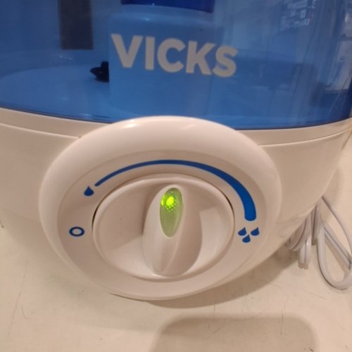 VICKS FILTER-FREE / AUTO SHUT-OFF / ULTRASONIC COOL MIST HUMIDIFIER WITH VARIABLE OUTPUT CONTROL - 4.5L - WHITE/BLUE (MODEL: V4600-CAN) image 2