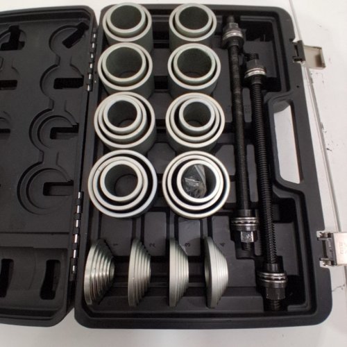 28PC VEVOR PULL AND PRESS SLEEVE BUSHING EXTRACTOR KIT WITH CARRYING CASE (MODEL: XC6128) image 3