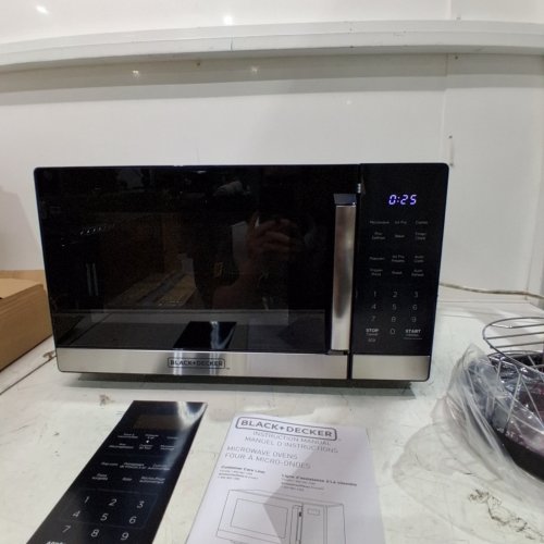 BLACK+DECKER 5-IN-1 MICROWAVE OVEN WITH AIR FRY, BAKE, ROAST AND CONVECTION COOKING - 0.9CU.FT - BLACK/SILVER - (MODEL: ES9P032NA-CA) image 3
