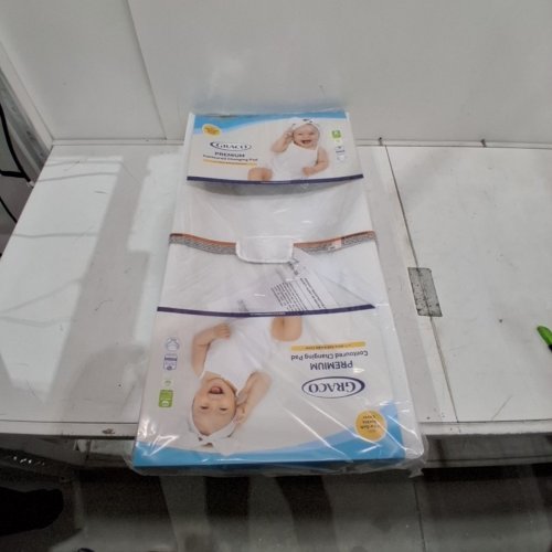 GRACO PREMIUM CONTOURED CHANGING PAD - 16" X 32" - WHITE (MODEL: 06810-500-DL) image 2