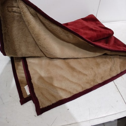 HUNTER REVERSIBLE THROW BLANKET - 60" X 70" - RED/BROWN (STYLE : 1241344) image 3