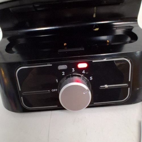 NINJA BELGIAN WAFFLE MAKER PRO NEVERSTICK - BLACK/SILVER - (MODEL: BW1000C) image 2
