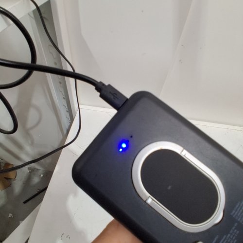 MERKURY MAGNETIC WIRELESS CHARGER WITH 5000MAH POWER BANK - BLACK image 2