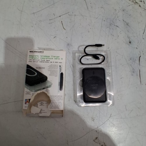 MERKURY MAGNETIC WIRELESS CHARGER WITH 5000MAH POWER BANK - BLACK image 3