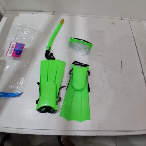 4PC KID'S SNORKELING SET WITH ADJUSTABLE STRAPS - GREEN image 3
