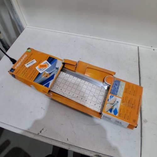 FISKARS ROTARY CUTTER & RULER COMBO, 24" X 6" GRID image 2
