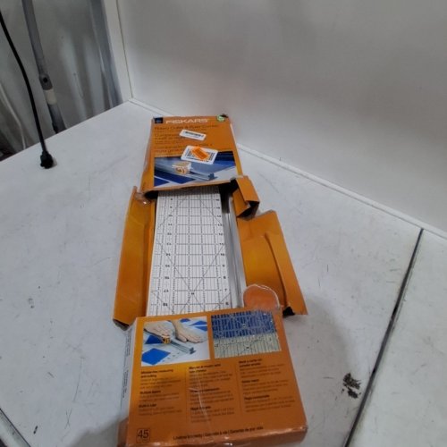 FISKARS ROTARY CUTTER & RULER COMBO, 24" X 6" GRID image 3