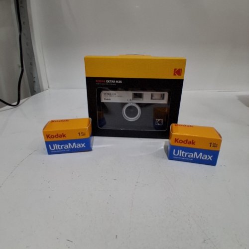 KODAK EKTAR H35 HALF FRAME FILM CAMERA WITH 48 EXPOSURES OF EXPIRED FILM - 35MM - BLACK (MODEL: H35) image 2